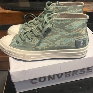 UNDEFEATED X CONVERSE CHUCK 70 MID UNISEX SIZE 10 MENS SIZE 12 WOMENS